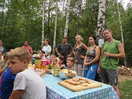 Семейный завтрак на природе